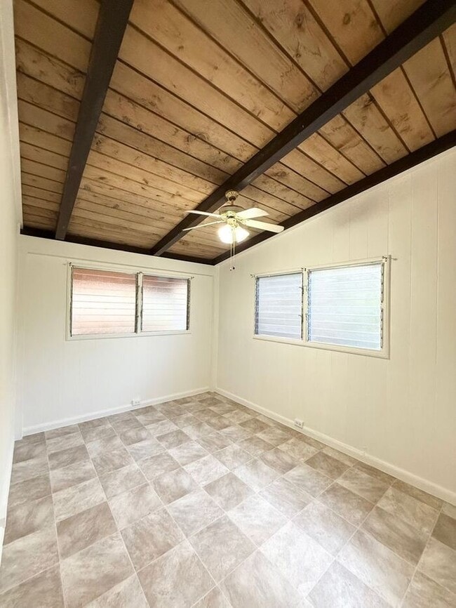 Building Photo - Aliamanu/Salt Lake - 2 bedroom 1 bath Duplex