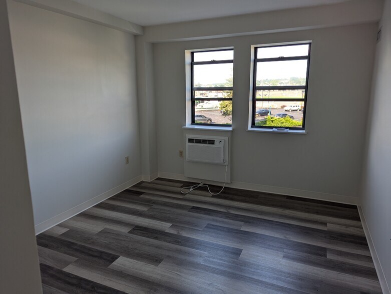 Building Photo - 750 Davol St