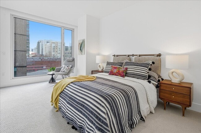 Building Photo - 937 Condos - South Facing 2 bed/2 bath w/parking/storage/concierge/all utilities except electrici...