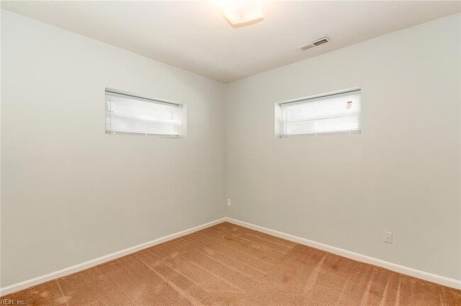 Building Photo - 1443 W 40th St