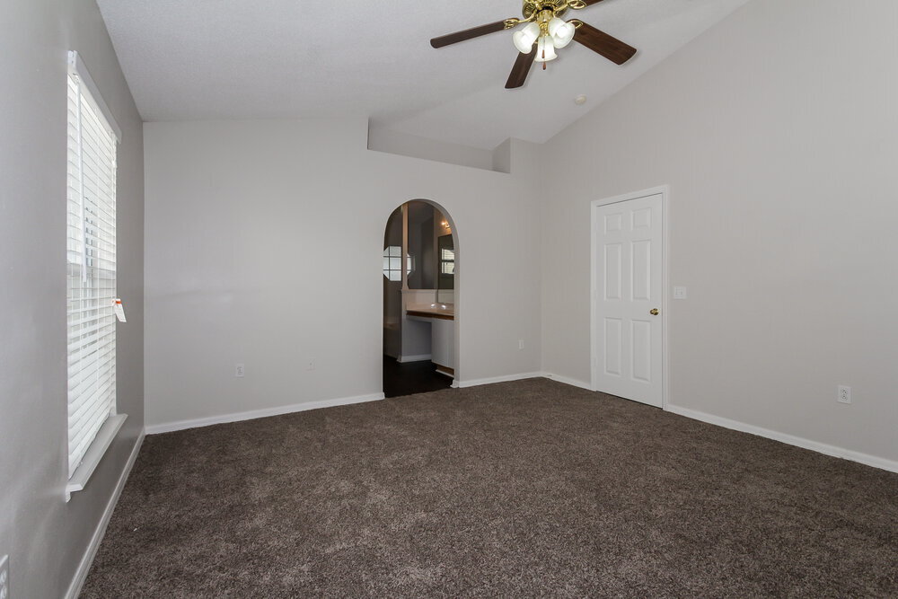 Building Photo - 12814 Lake Vista Dr