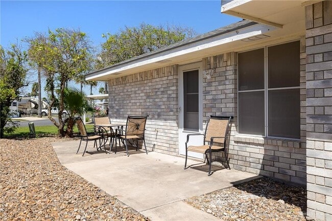 Building Photo - 1111 Lake View Dr