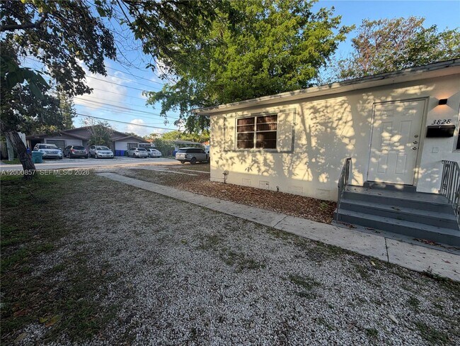 Building Photo - 3828 SW 29th St