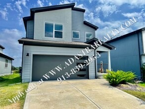 Building Photo - Beautiful Like New 4 Bed 4 Bath Home in Overland Park-Available in MAY!!