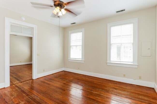 Building Photo - Modern 2-Bedroom Apartment in Historic Maz...