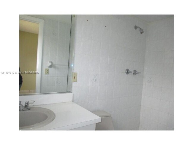 Building Photo - 120 Royal Palm Rd
