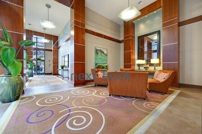 Building Photo - Beautiful 2BR + Den Condo with Garage Parking in Vibrant Downtown Kirkland