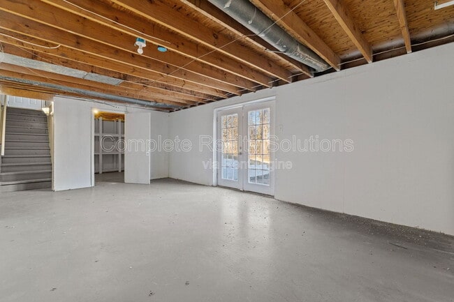 Building Photo - 10432 Royal Dr