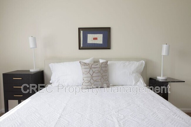 Building Photo - 637 Baytree Ct