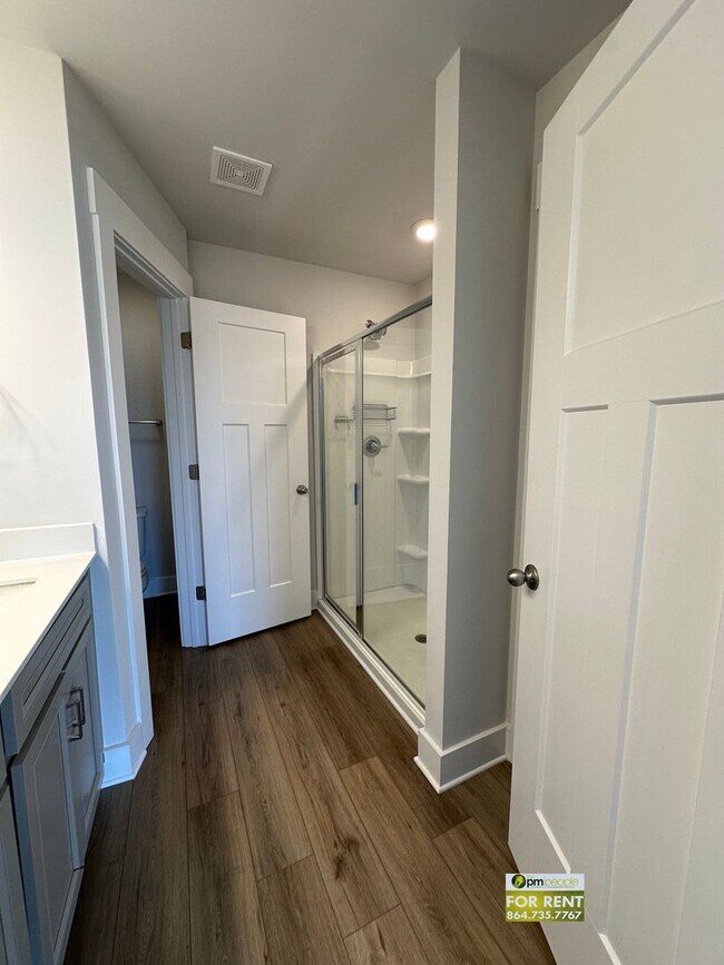 Building Photo - 3/2.5 Townhome Available Now!