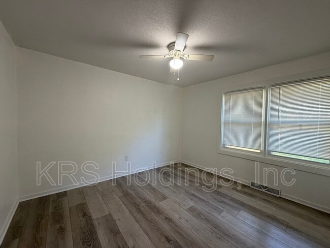 Building Photo - 903 Freedom Ave