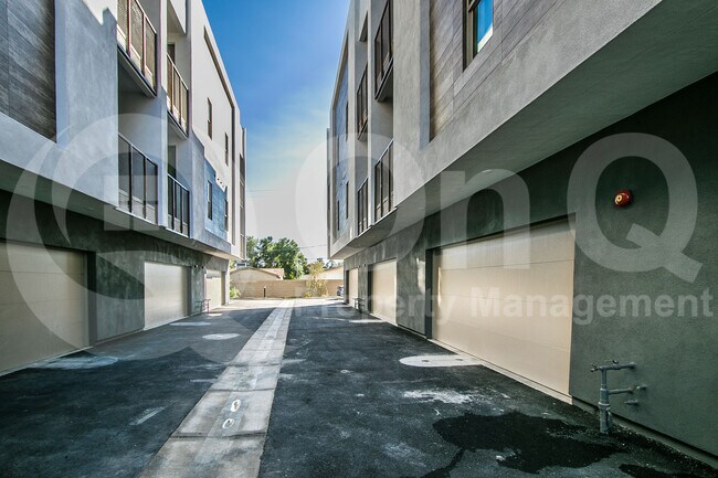 Building Photo - 1443 E Osborn Rd