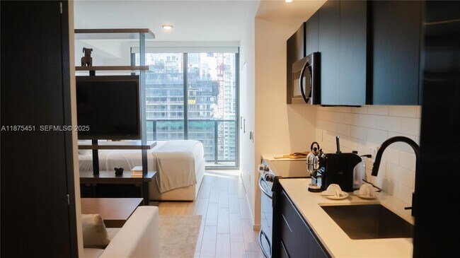 Building Photo - 398 NE 5th St