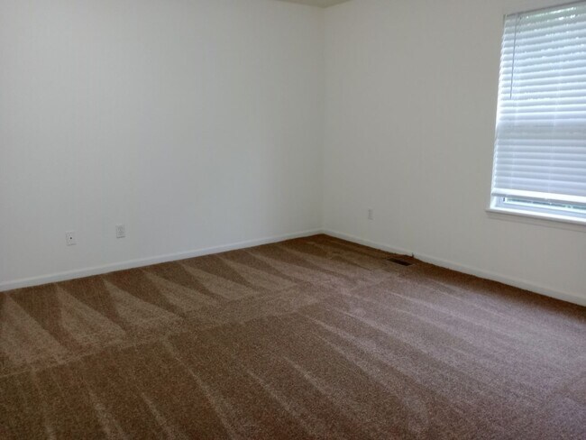 Building Photo - 5005-5007 Carrie Ridge Dr.