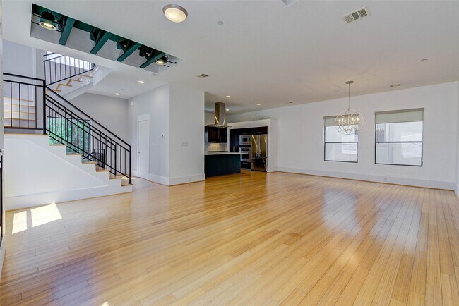 Building Photo - 113 Tuam St