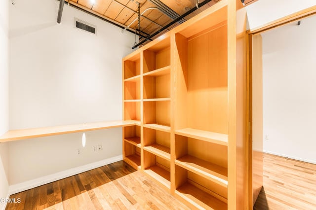 Building Photo - 530 S Hewitt St