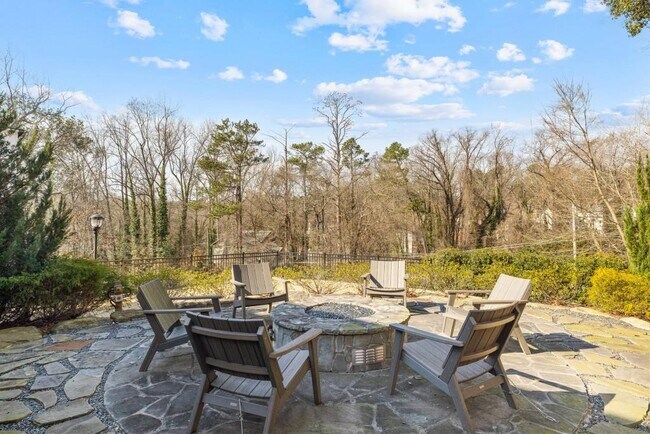 Building Photo - 2356 Mason Dr