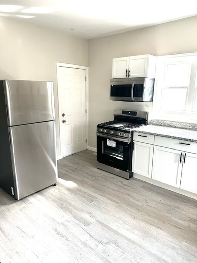 Building Photo - Completely Updated 3 Bedroom Home!