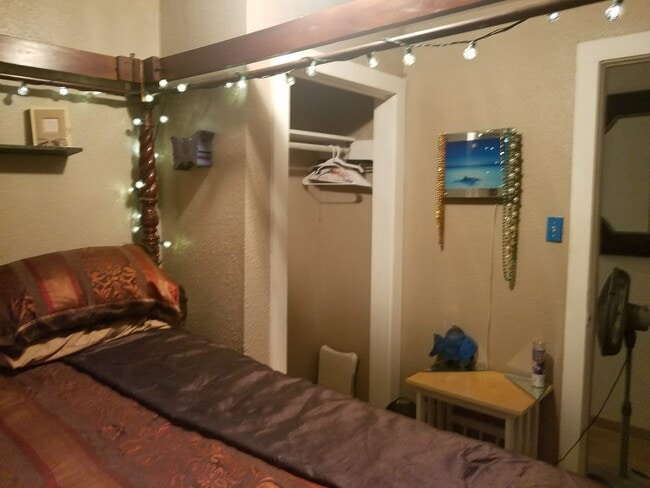 Building Photo - 2223 E Commerce St