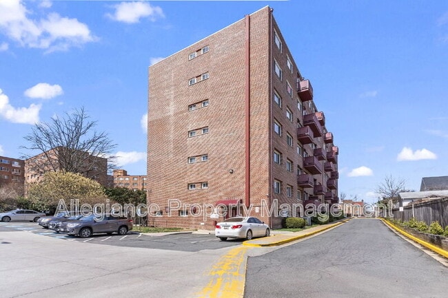 Building Photo - 1830 Columbia Pike