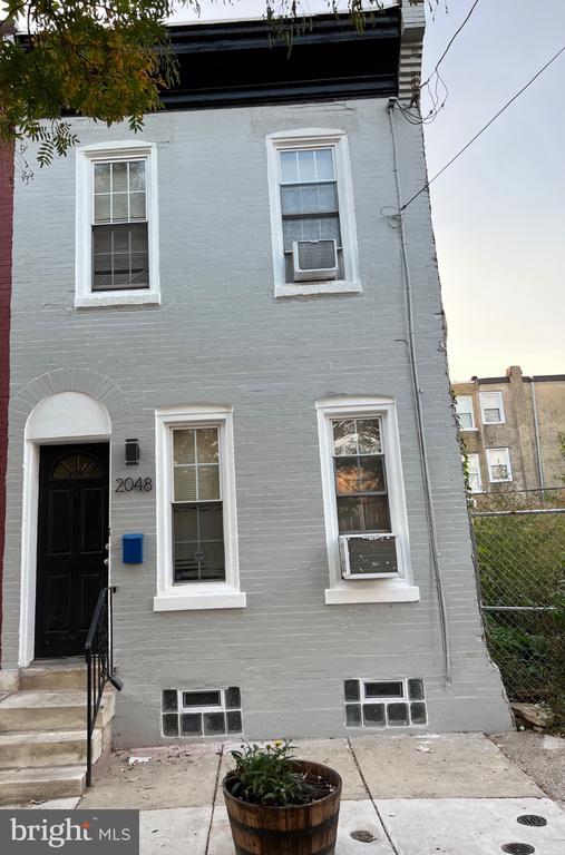 Building Photo - 2048 N Darien St