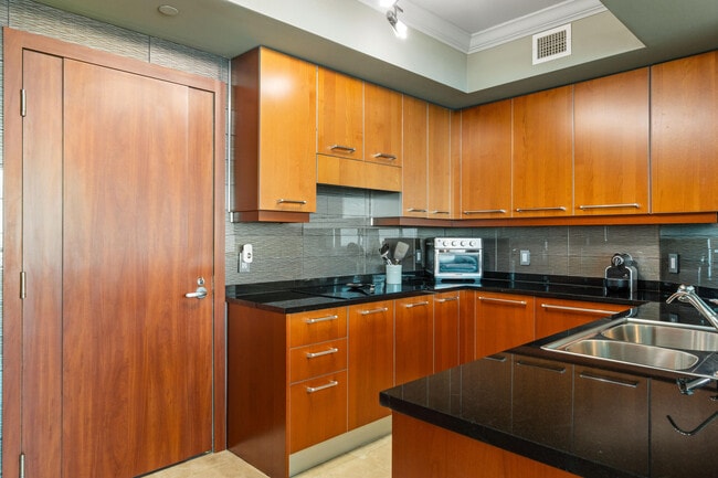 Building Photo - 3101 S Ocean Dr