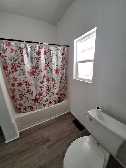 Building Photo - 515 W Franklin St