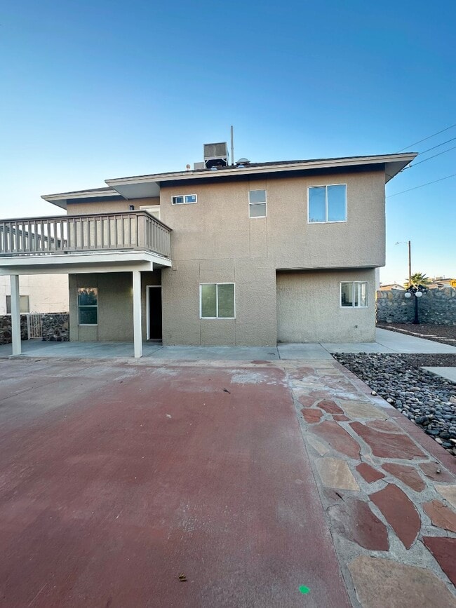 Building Photo - 7600 Plaza Redonda Dr