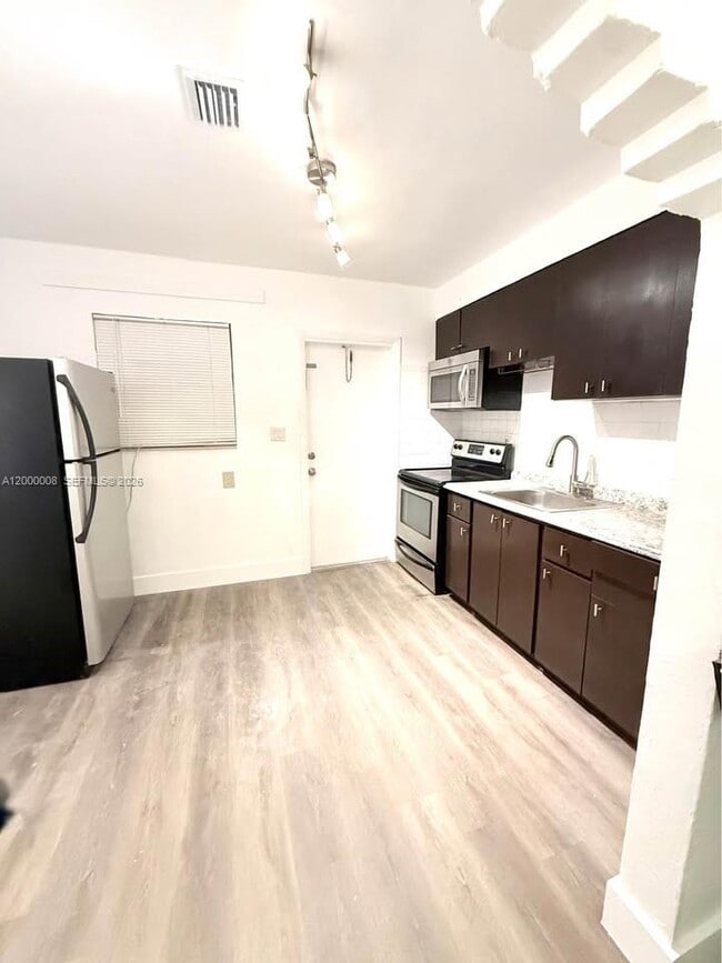 Building Photo - 209 NW 10th St