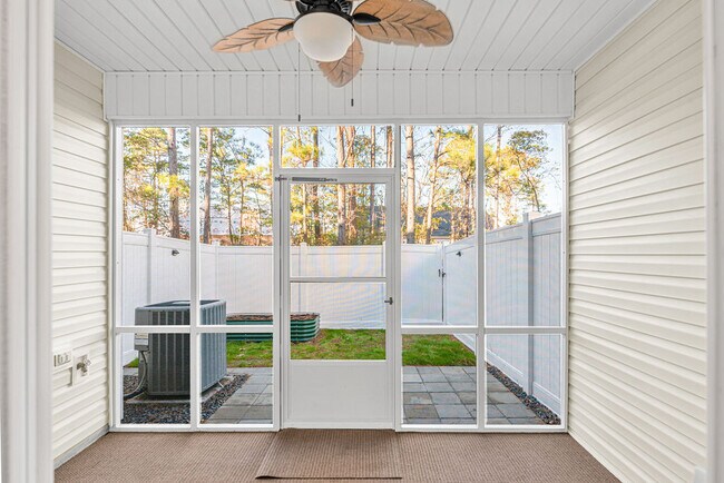 Building Photo - 10 Jaydn Dr W