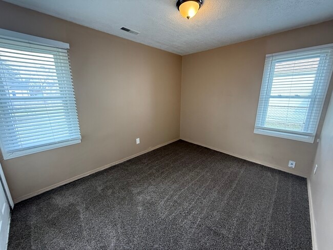 Building Photo - 25323 Fern St