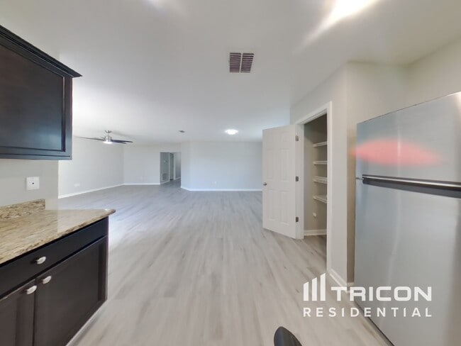 Building Photo - 77009 Birdseye Ct