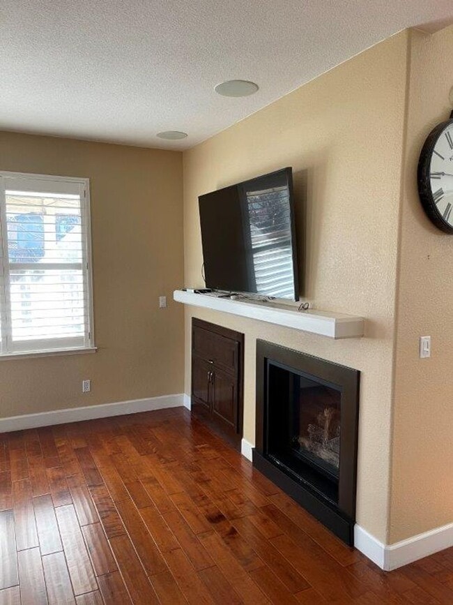 Building Photo - NEWER MODERN HOME BEHIND KAISER VACAVILLE *STAR RENTALS