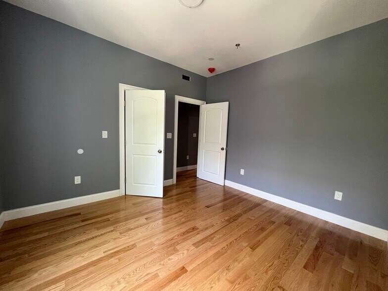 Building Photo - 350 Cambridge St