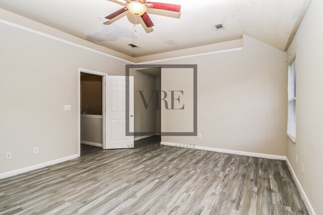 Building Photo - 6517 Chestnut Lake Crossing