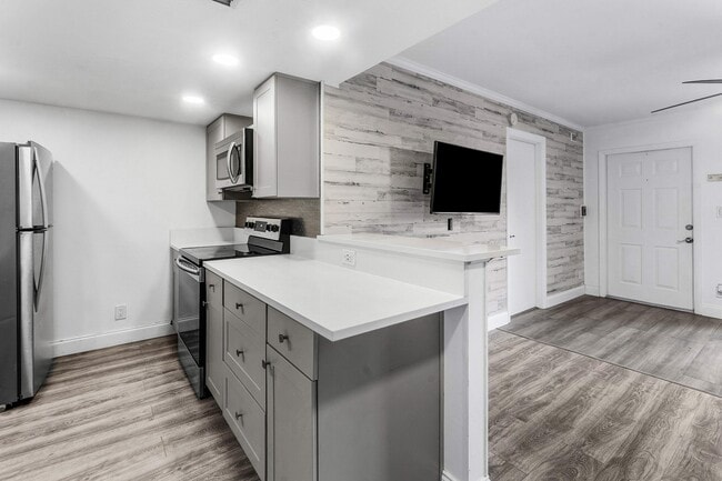 Building Photo - 612 Executive Center Dr