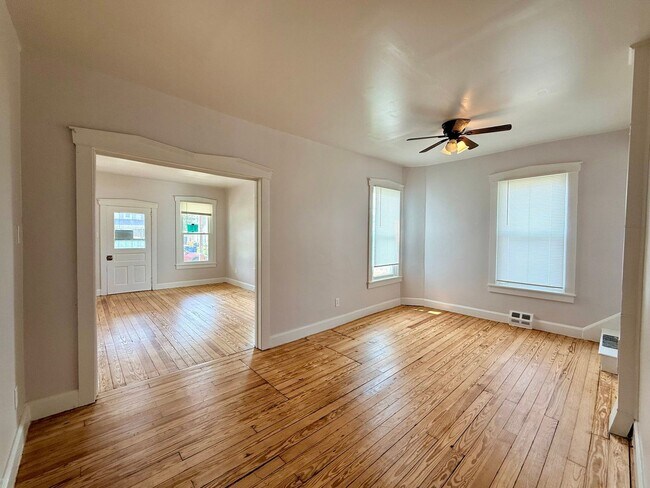 Building Photo - 37 N Kinzer Rd
