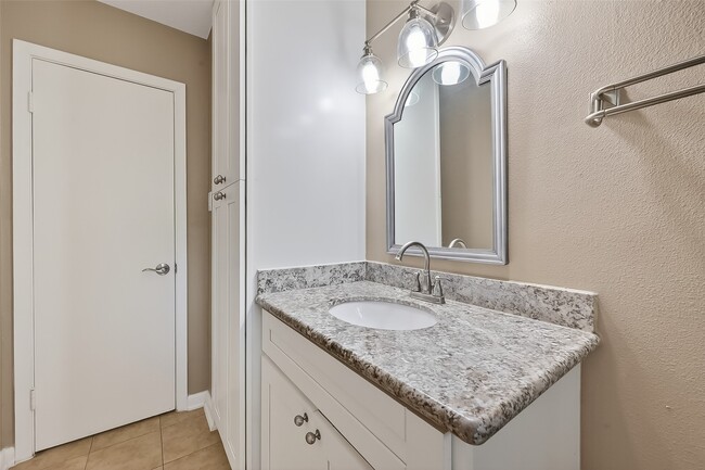 Building Photo - 12002 Hillcroft St