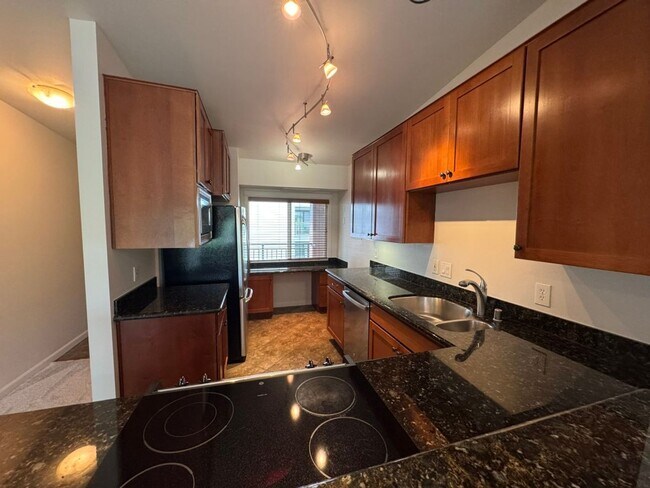Building Photo - 1bd/1ba Bellevue Condo