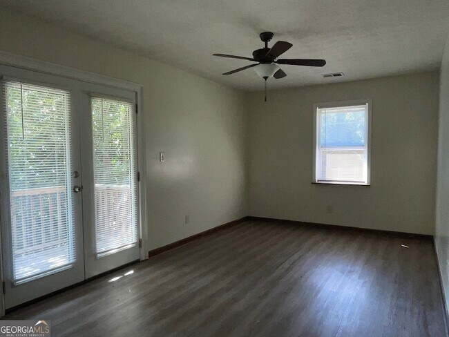 Building Photo - 5980 Sherwood Pl