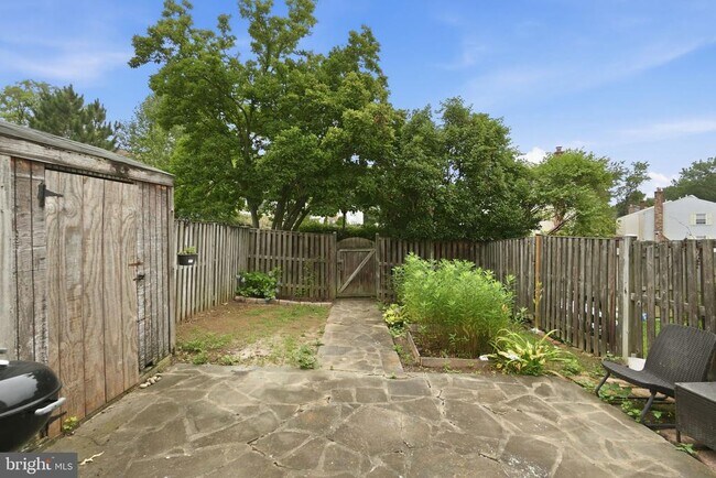 Building Photo - 9018 Jersey Dr
