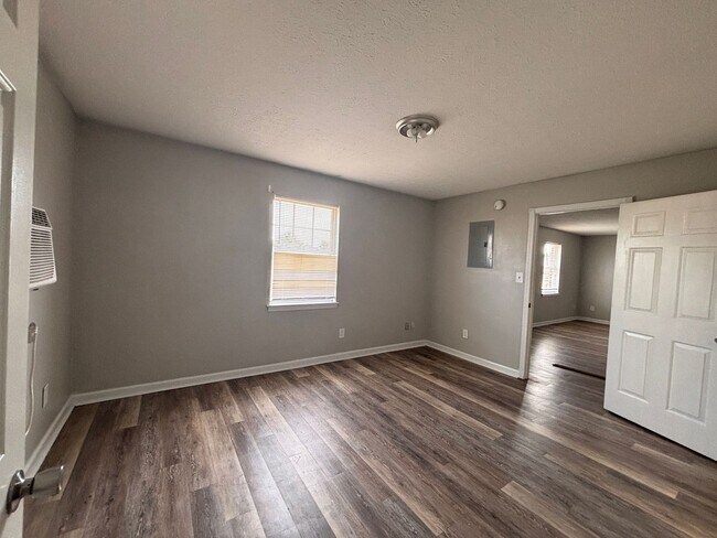 Building Photo - River Valley Apartments