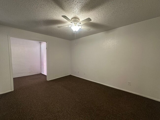 Building Photo - Charming 2-Bed Unit in Dallas! Community p...