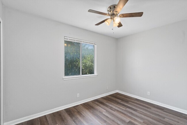 Building Photo - 3301 El Salido Pkwy