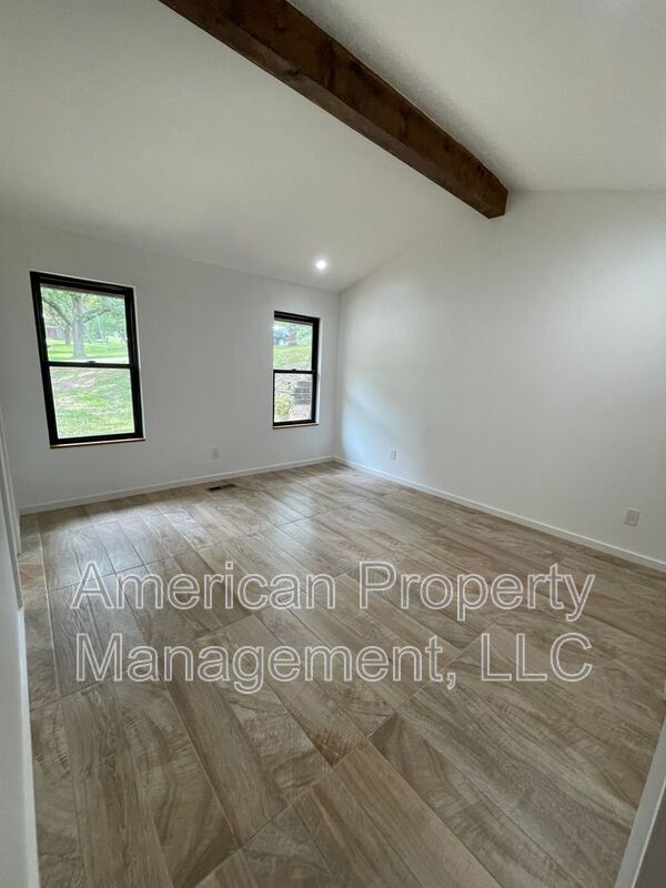 Building Photo - 3705 E 108th St