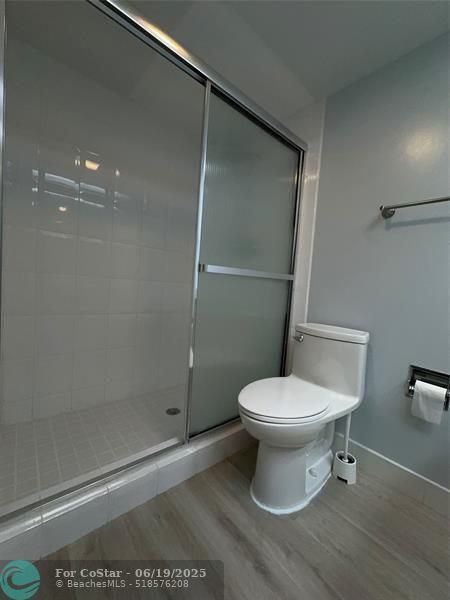 Building Photo - 3200 N Palm Aire Dr