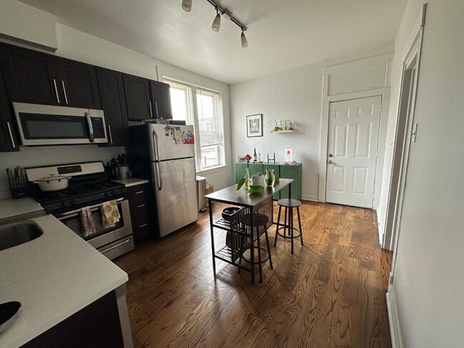 Building Photo - 2647 W Crystal St