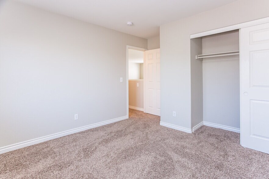 Building Photo - 7533 Hickory Hills Dr