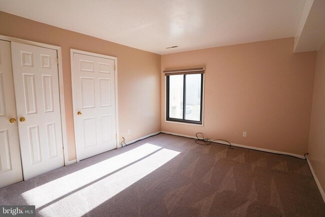 Building Photo - 10115 Prince Pl