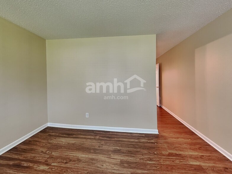 Building Photo - 6036 Draycott Dr